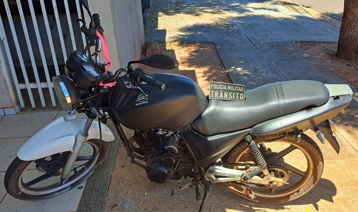 PM recupera moto furtada e prende receptador em Três Lagoas