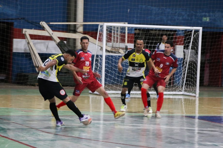 As semifinais do Campeonato Municipal de Futsal agitam Três Lagoas nesta terça-feira (28)