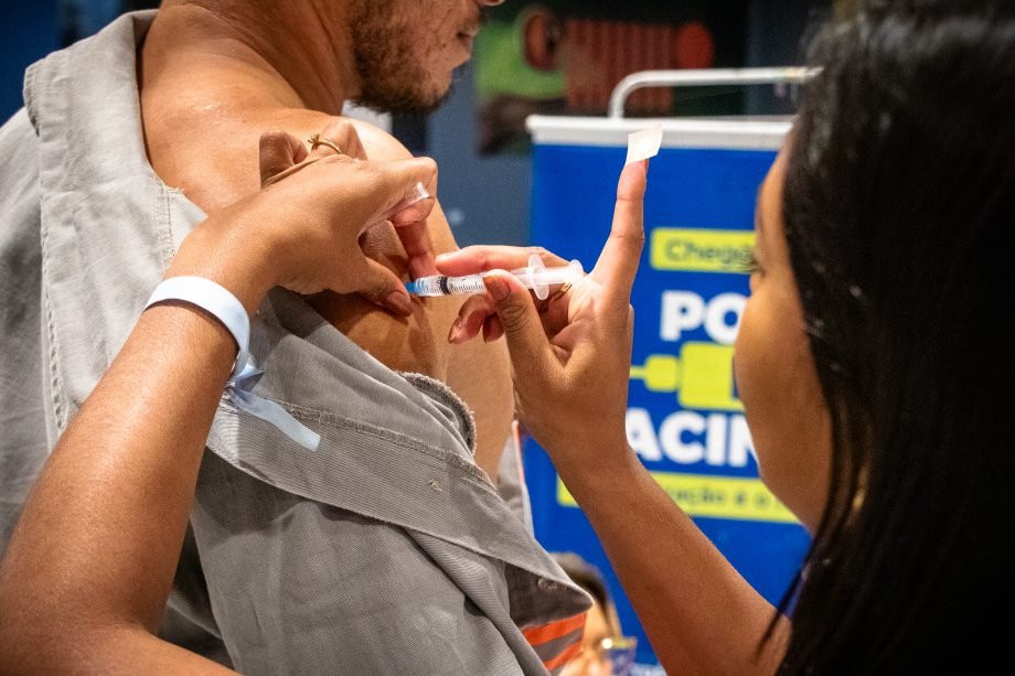 Vacinação contra a gripe estará disponível no Shopping Três Lagoas neste domingo (14)