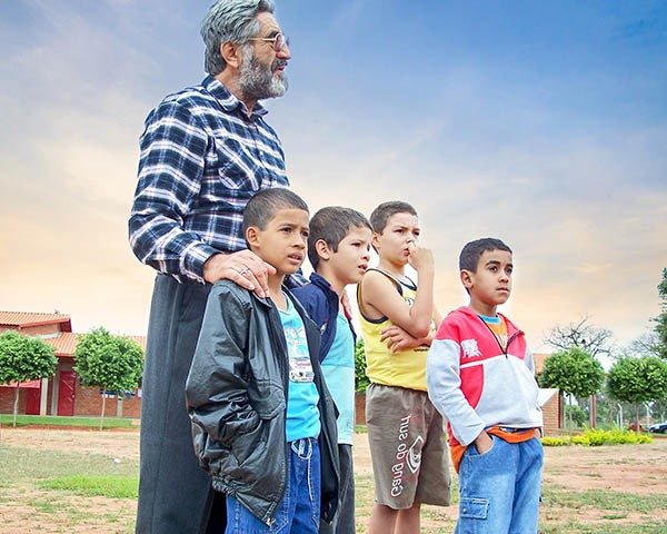 Comunidade se une em oração pelo retorno do Mestre Armando