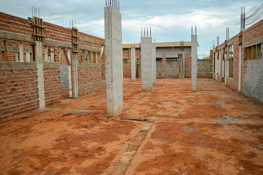 Prefeito Dr. Cassiano Maia visita obras em andamento e entrega melhorias em infraestrutura no município
