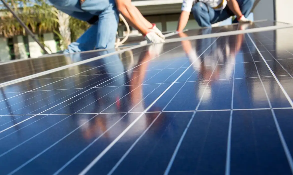 Investimentos em energia solar no Brasil superam R$ 300 bilhões