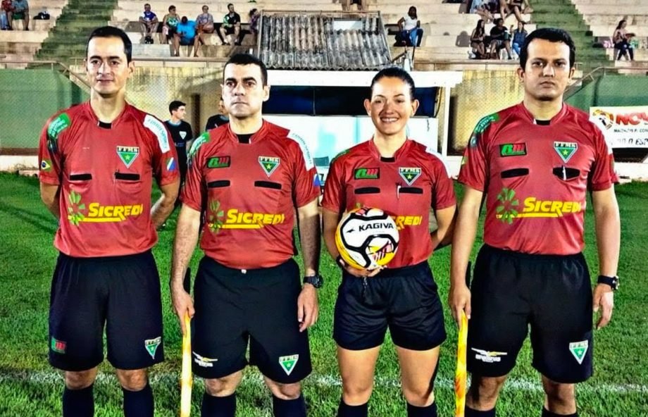 Árbitros de Três Lagoas participam de curso de atualização das regras do futebol para a temporada 2026