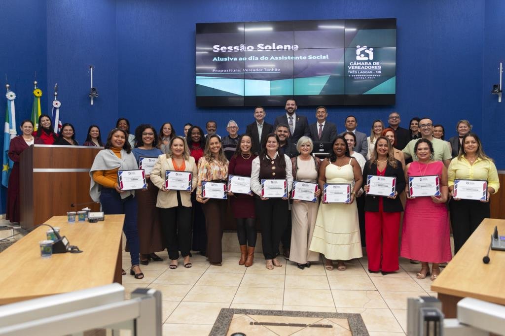 Câmara de Três Lagoas homenageia assistentes sociais em sessão solene
