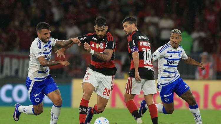 Cruzeiro e Flamengo se encontram novamente pelo Brasileirão neste sábado (22) em Três Lagoas MS