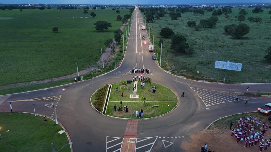 Prefeito Dr. Cassiano Maia inaugura nova iluminação da Avenida Jamil Jorge Salomão