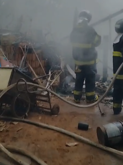 Residência é parcialmente destruída por incêndio em Três Lagoas; bombeiros são acionados