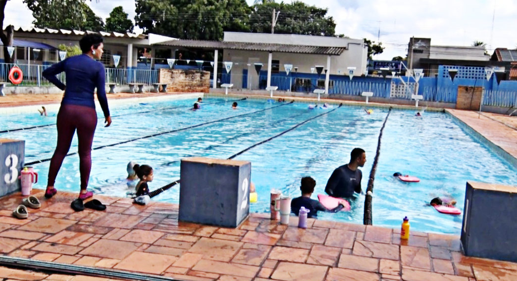 Sejuvel oferece aulas de natação gratuitas na UFMS para crianças e adolescentes