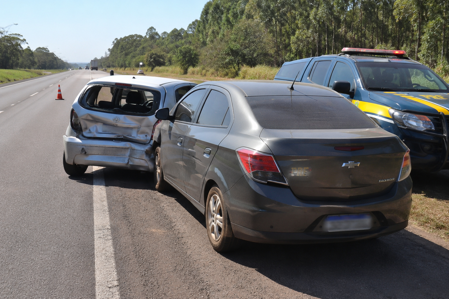 Sonolência ao volante provoca colisão na BR-262; motorista abandona o local após o acidente
