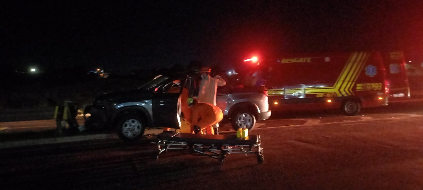 Mulher fica ferida após pick-up Toro colidir em guard-rail na BR-158 em Três Lagoas