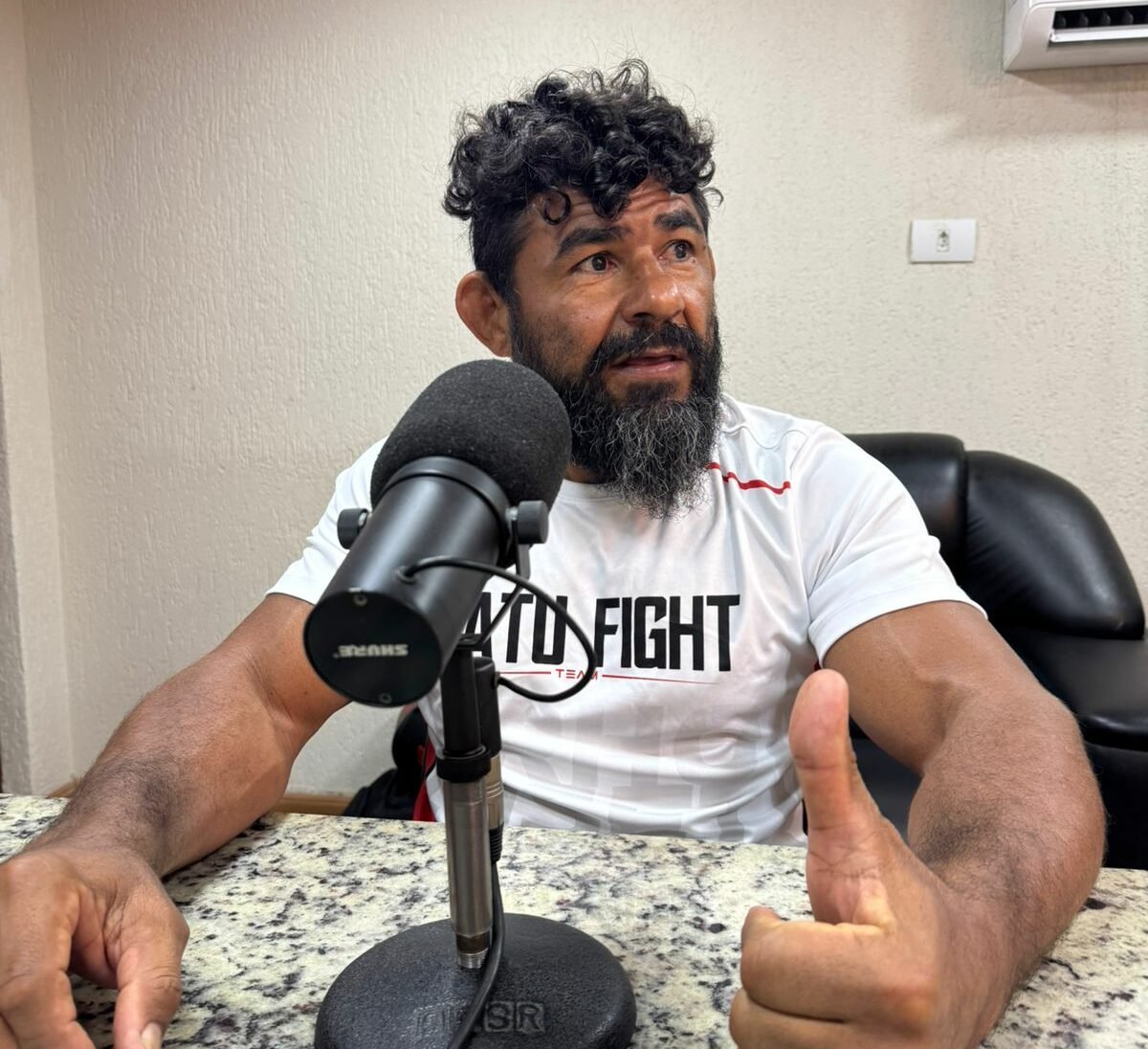 Mestre Tatu detalha preparação para campeonato de jiu-jitsu em Portugal