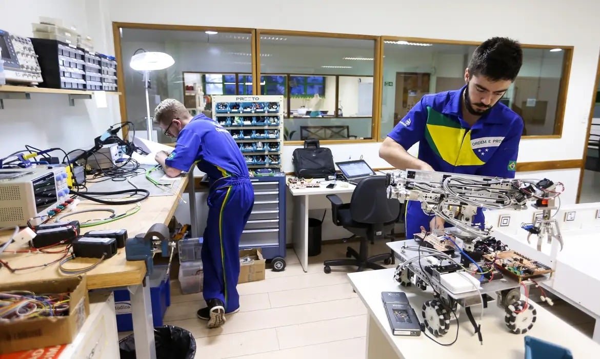 MEC regulamenta programa 'Juros por Educação' para expansão do ensino técnico