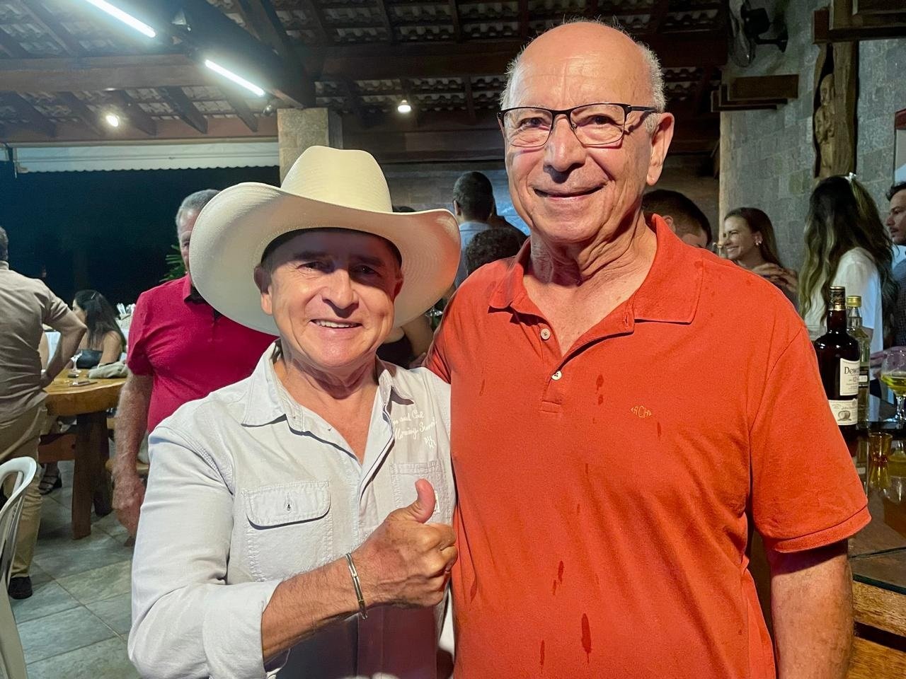 Dr. Jairo Queiroz celebra aniversário com a ilustre presença do irmão de Chitãozinho e Xororó